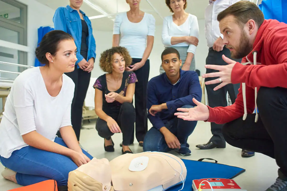 A first response lesson teaching people how to life heart massage and mouth to mouth