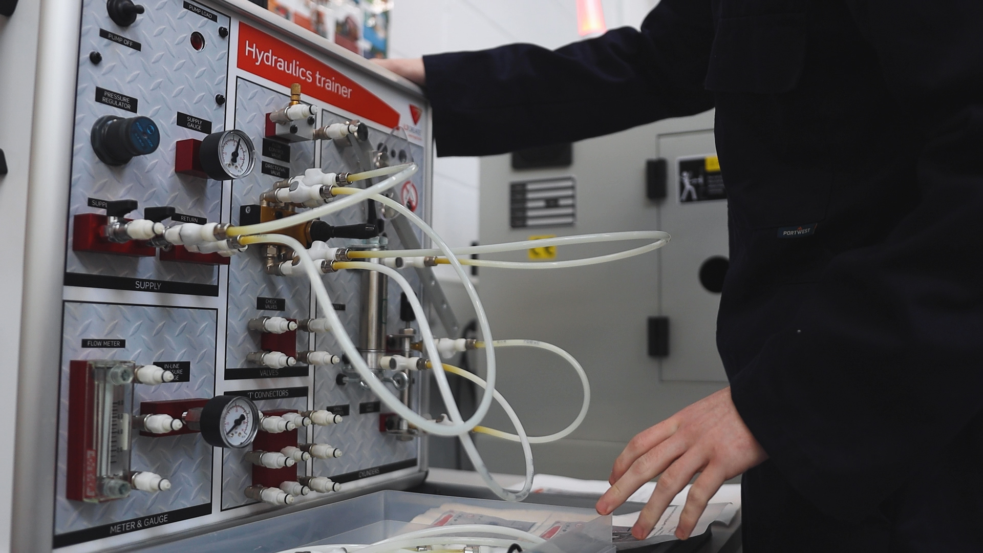an engineering hydraulics trainer machine
